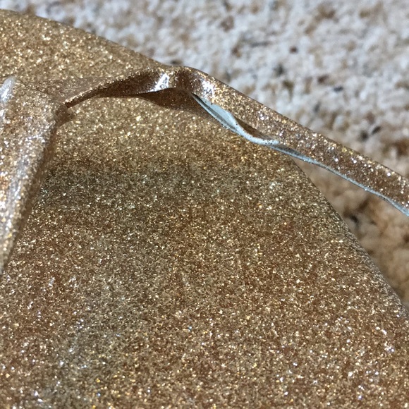 Women’s Flip Flops - Picture 3 of 3